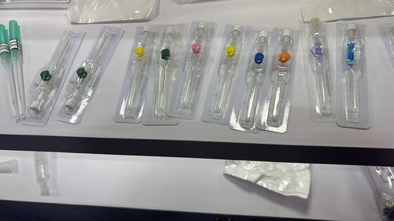 Mua Ống thông tĩnh mạch dùng một lần có cánh, kích cỡ 14G-26G và PVC tương thích sinh học để đặt an toàn sản xuất trực tuyến